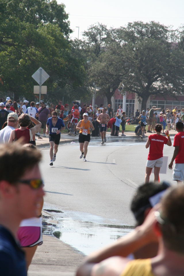 2008/09(September)/01-Austin-Triathalon/640x480_2008-09-01-Austin-Triathalon-122-Suzi-Run.JPG