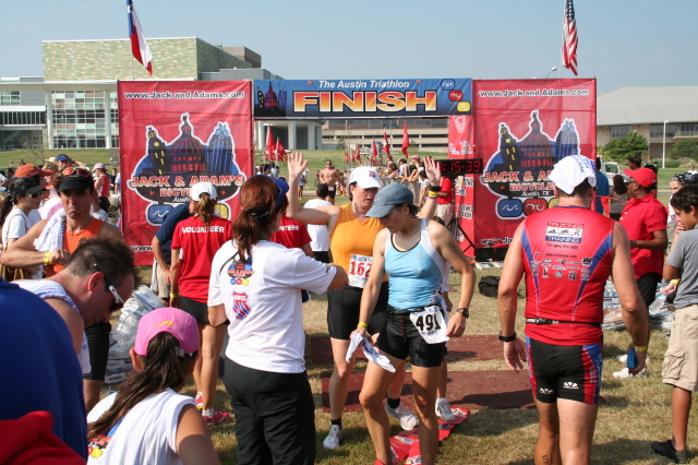 2008-09-01-Austin-Triathalon-126-Suzi-Finish.JPG