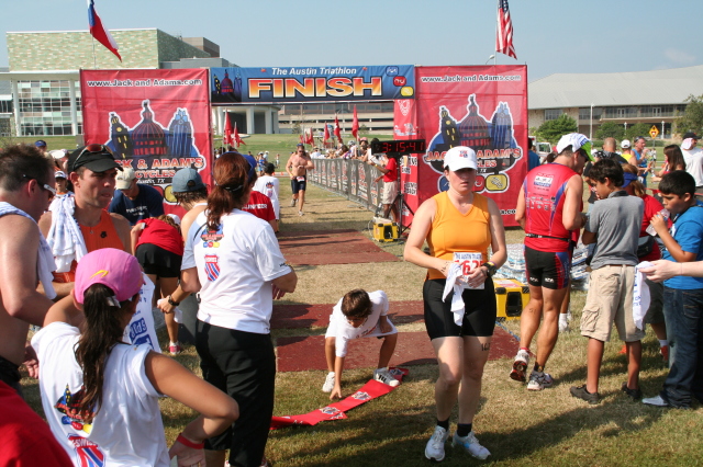 2008/09(September)/01-Austin-Triathalon/640x480_2008-09-01-Austin-Triathalon-130-Suzi-Finish.JPG