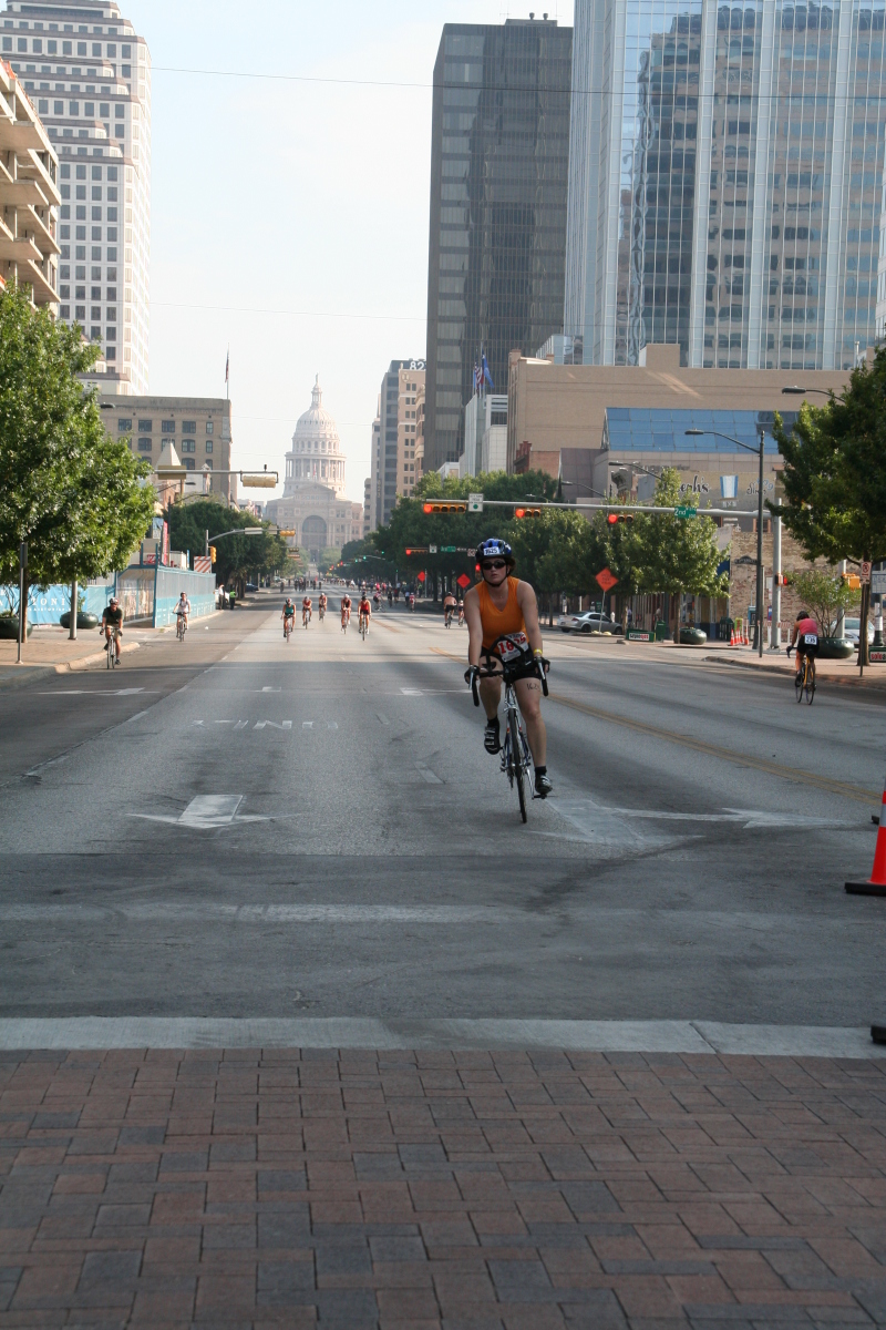 2008/09(September)/01-Austin-Triathalon/800x600_2008-09-01-Austin-Triathalon-071-Suzi-Biking-Capitol.JPG