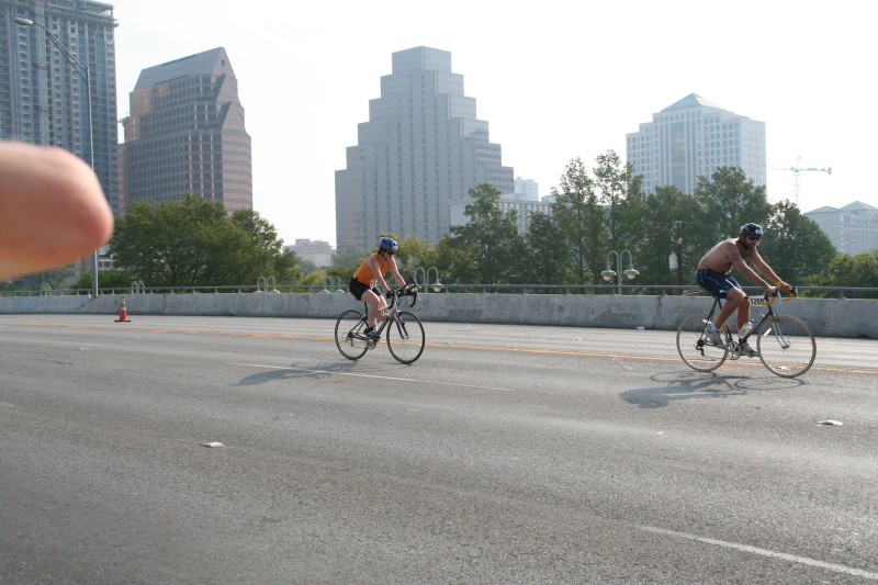 2008/09(September)/01-Austin-Triathalon/800x600_2008-09-01-Austin-Triathalon-077-Suzi-Biking.JPG