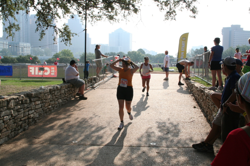 2008/09(September)/01-Austin-Triathalon/800x600_2008-09-01-Austin-Triathalon-097-Suzi-Run.JPG