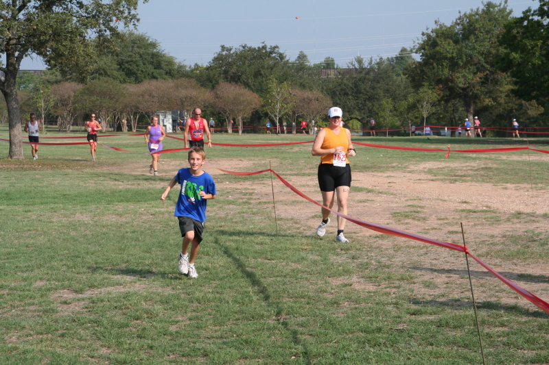2008/09(September)/01-Austin-Triathalon/800x600_2008-09-01-Austin-Triathalon-099-Suzi-Run-Chance.JPG