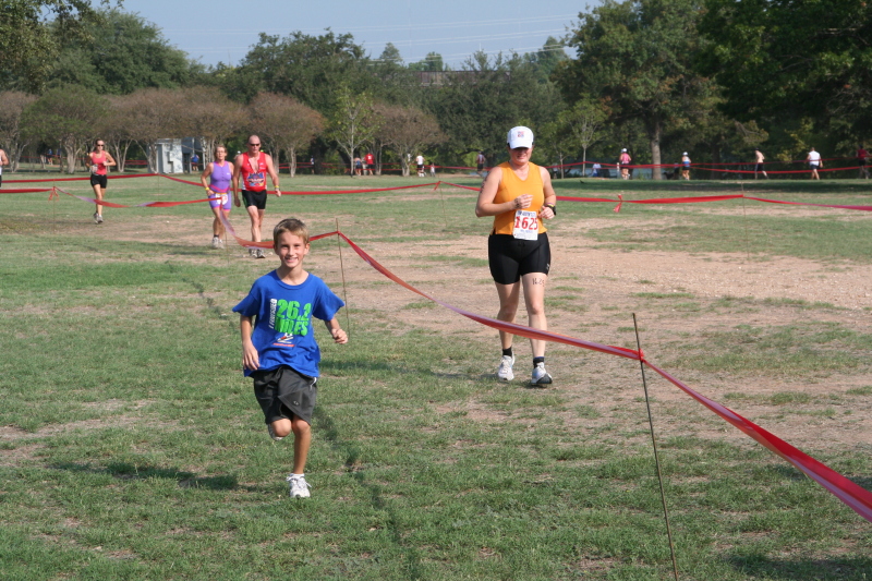 2008/09(September)/01-Austin-Triathalon/800x600_2008-09-01-Austin-Triathalon-101-Suzi-Run-Chance.JPG