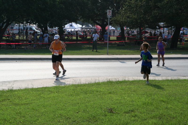 2008/09(September)/01-Austin-Triathalon/800x600_2008-09-01-Austin-Triathalon-111-Suzi-Run-Chance.JPG