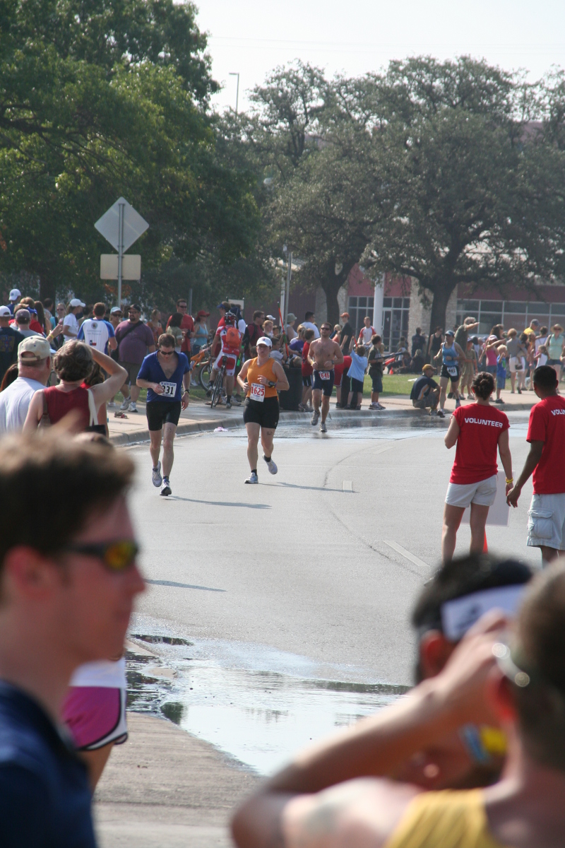 2008/09(September)/01-Austin-Triathalon/800x600_2008-09-01-Austin-Triathalon-121-Suzi-Run.JPG