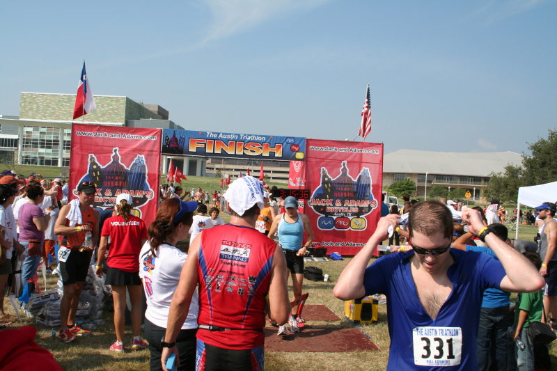 2008/09(September)/01-Austin-Triathalon/800x600_2008-09-01-Austin-Triathalon-123-Suzi-Finish.JPG