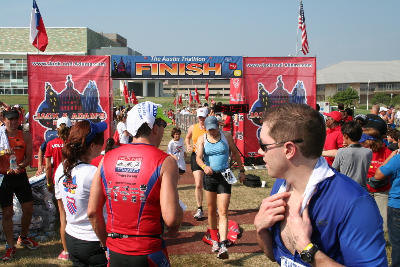 2008/09(September)/01-Austin-Triathalon/800x600_2008-09-01-Austin-Triathalon-124-Suzi-Finish.JPG