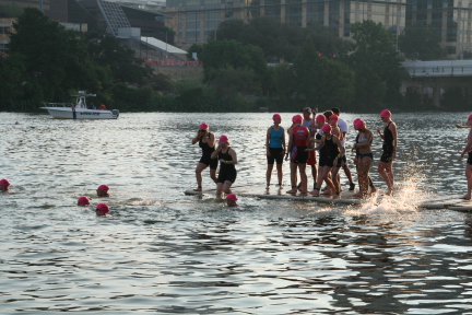 2008-09-01-Austin-Triathalon-015-Suzi-jumping-in.JPG