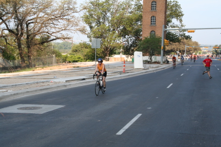 2008-09-01-Austin-Triathalon-063-Suzi-Biking.JPG