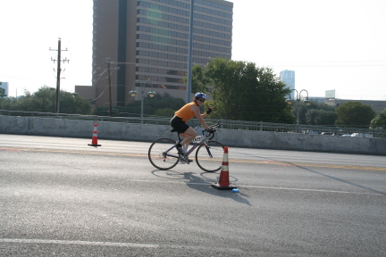 2008-09-01-Austin-Triathalon-081-Suzi-Biking.JPG