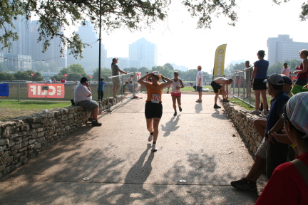 2008-09-01-Austin-Triathalon-096-Suzi-Run.JPG