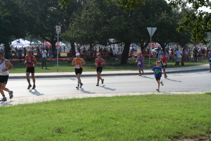 2008-09-01-Austin-Triathalon-108-Suzi-Run-Chance.JPG
