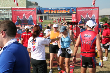 2008-09-01-Austin-Triathalon-125-Suzi-Finish.JPG