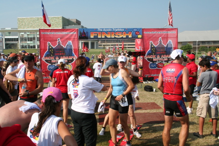 2008-09-01-Austin-Triathalon-127-Suzi-Finish.JPG
