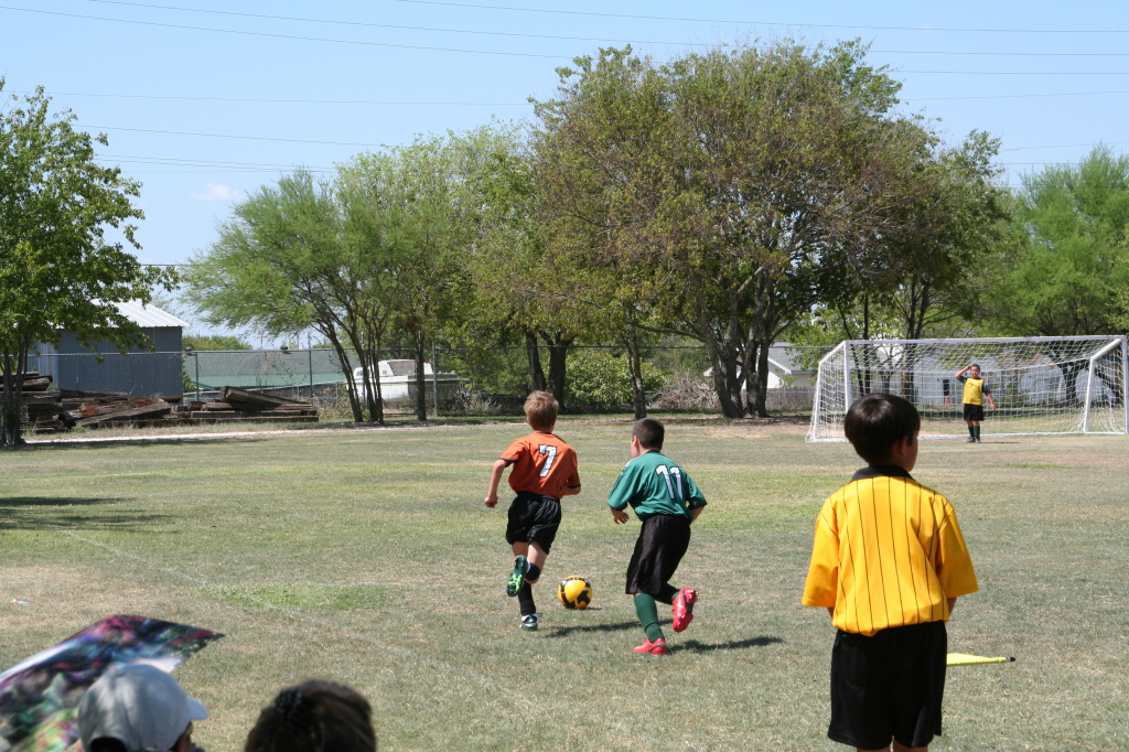 2008/09(September)/06-TigerSharks/1024x768_2008-09-06-TigerSharks-Soccer-09-Chance.JPG