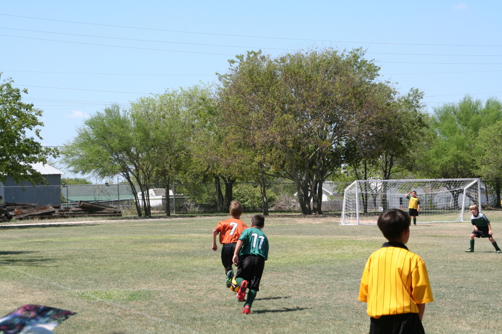 2008/09(September)/06-TigerSharks/1024x768_2008-09-06-TigerSharks-Soccer-10-Chance.JPG
