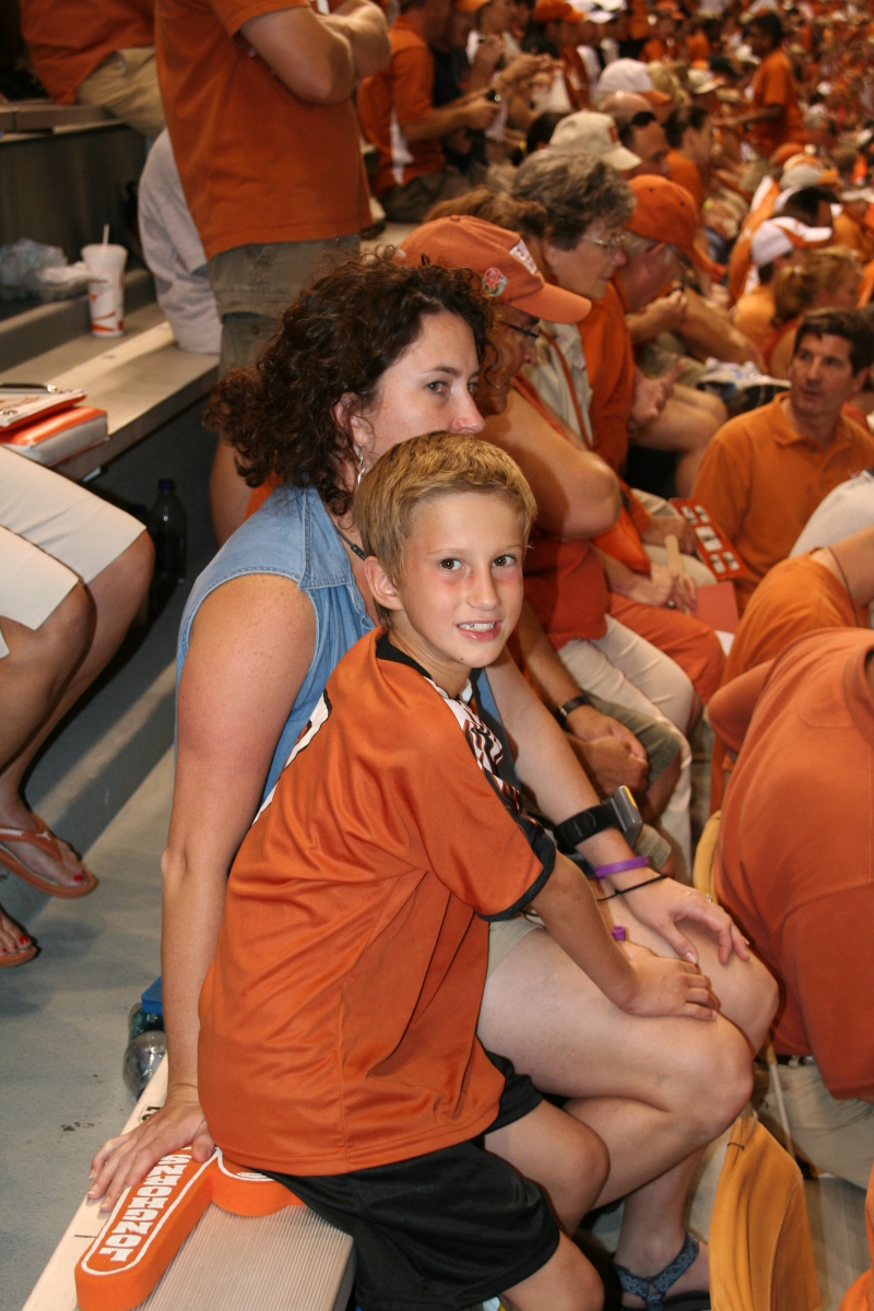 2008/09(September)/20-Longhorn-Rice/800x600_2008-09-20-UT-Rice-football-26-Chance-Suzi.JPG