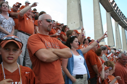2008-09-20-UT-Rice-football-23-Mike-Suzi.JPG