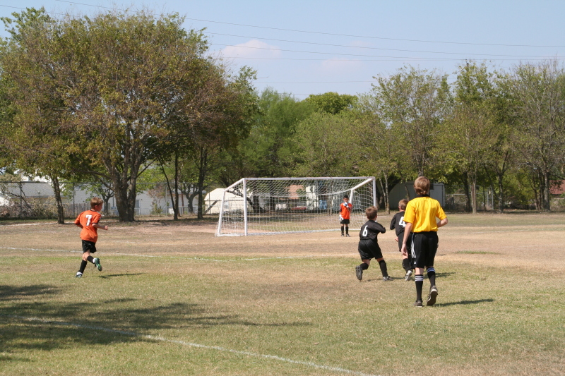 2008/09(September)/20-TigerSharks/800x600_2008-09-20-TigerSharks-Soccer-070-Chance.JPG