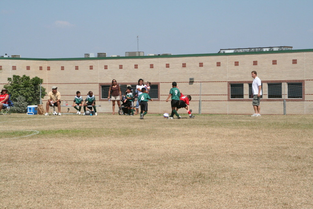 2008/09(September)/20-Titans/1024x768_2008-09-20-Titans-Soccer-37-Dax.JPG