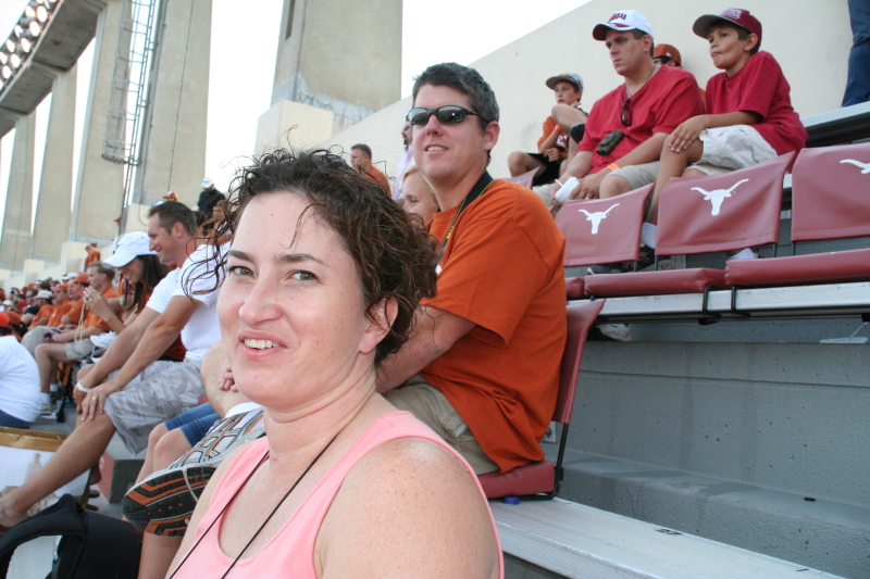 2008/09(September)/27-Longhorn-Arkansas/800x600_2008-09-28-Longhorn-Arkansas-7-Suzi-Bill-Livia.JPG