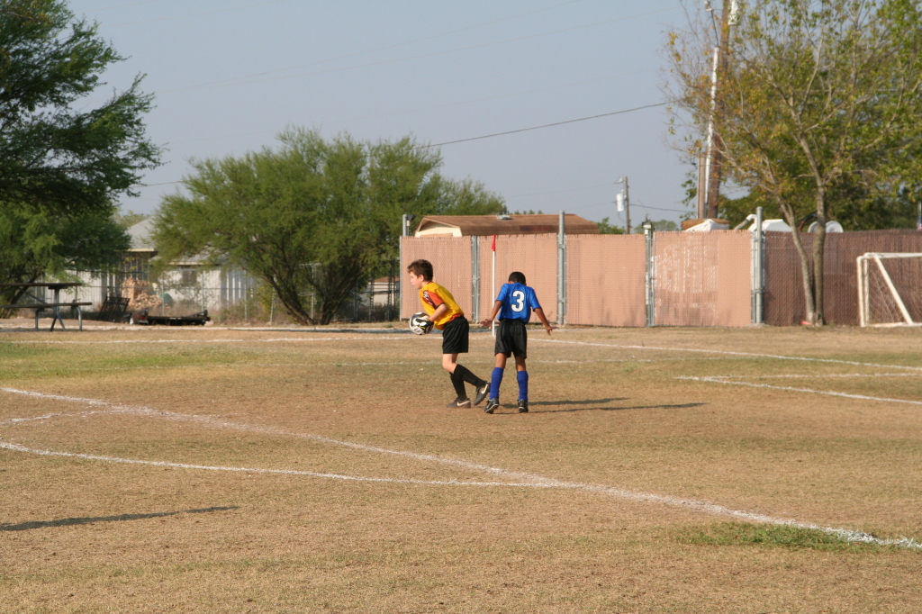 2008/09(September)/27-TigerSharks/1024x768_2008-09-27-TigerSharks-Soccer-06-Matthew.JPG
