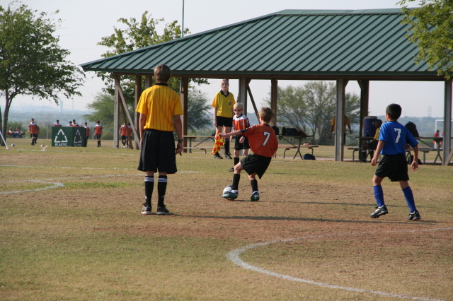 2008/09(September)/27-TigerSharks/640x480_2008-09-27-TigerSharks-Soccer-07-Chance.JPG