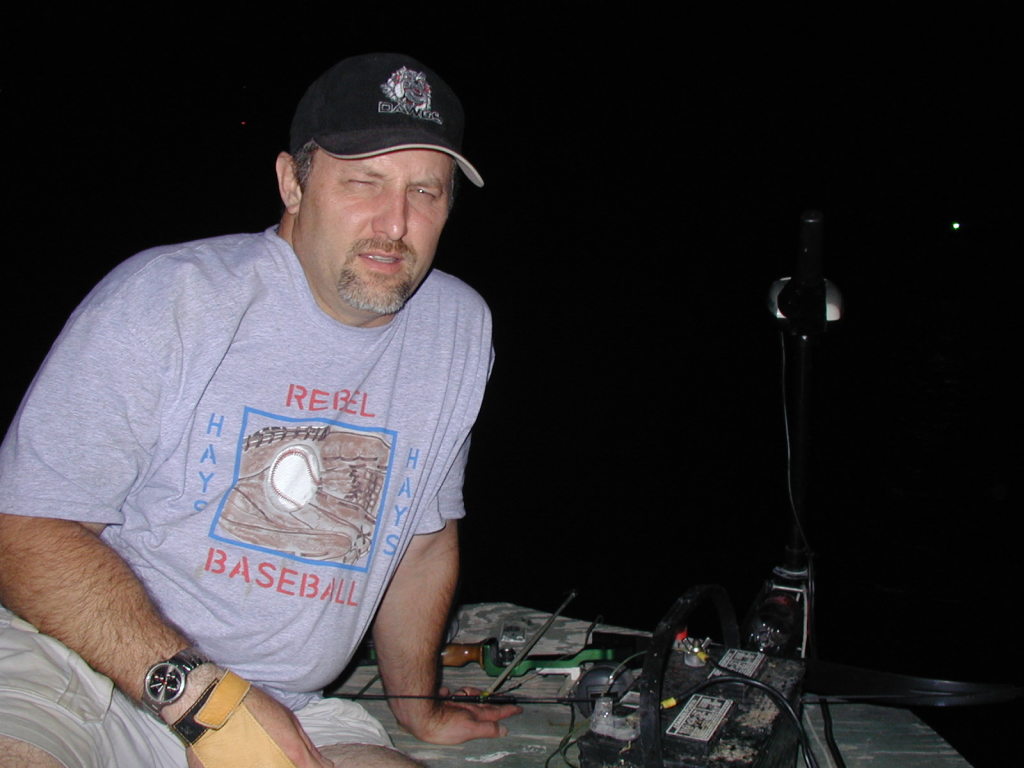 2008/09(September)/Bow-Fishing/1024x768_2008-09-12-Inks-Lake-Bow-Fishing-2-David.JPG