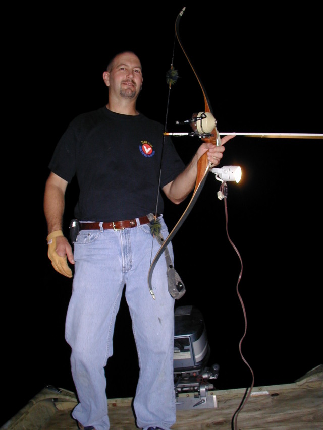 2008/09(September)/Bow-Fishing/640x480_2008-09-12-Inks-Lake-Bow-Fishing-4-Mike.JPG