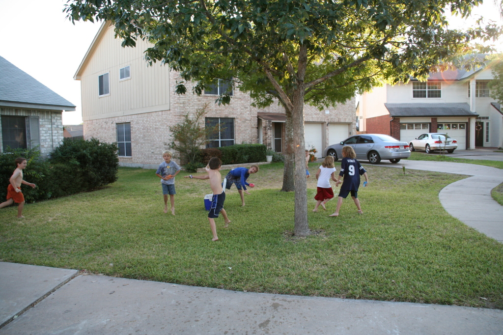 2008-10-10-Chance-9th-Bday-031-waterballoon-fight.JPG