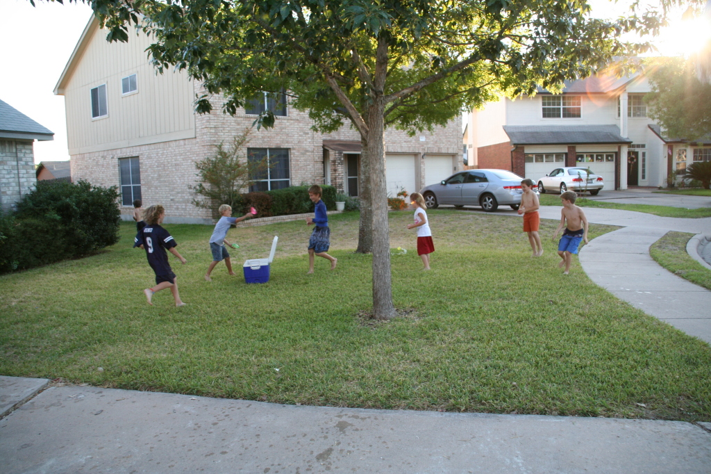 2008-10-10-Chance-9th-Bday-035-waterballoon-fight.JPG
