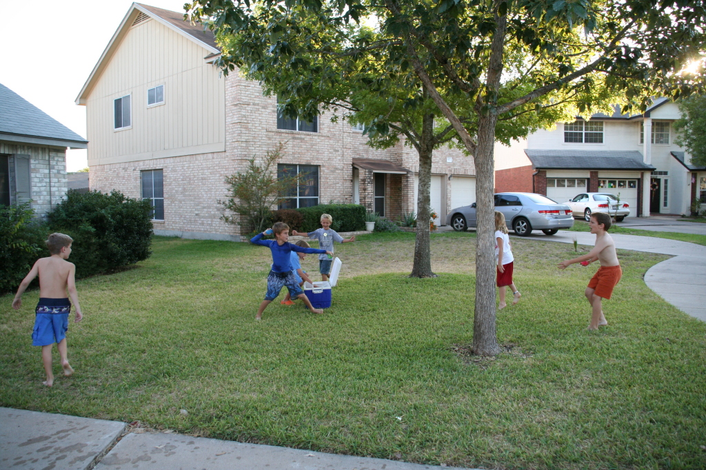 2008-10-10-Chance-9th-Bday-044-waterballoon-fight.JPG