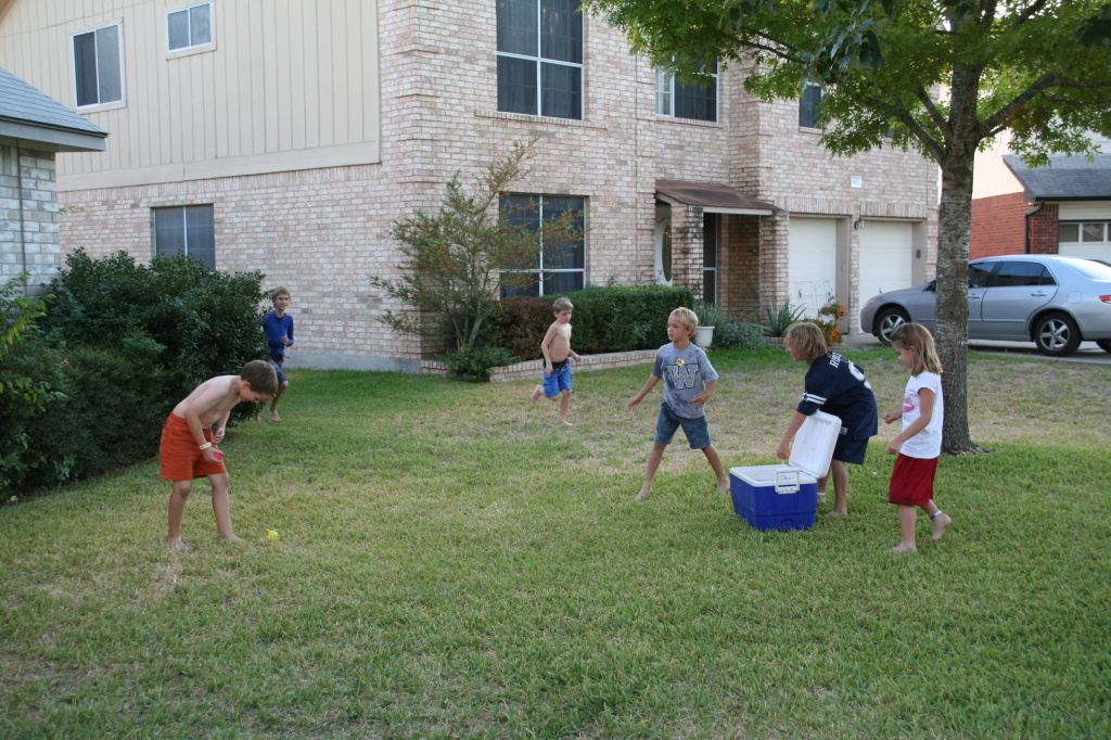 2008-10-10-Chance-9th-Bday-051-waterballoon-fight.JPG