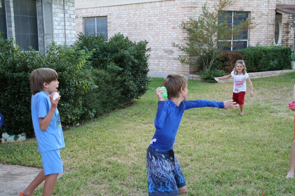 2008-10-10-Chance-9th-Bday-065-waterballoon-fight.JPG