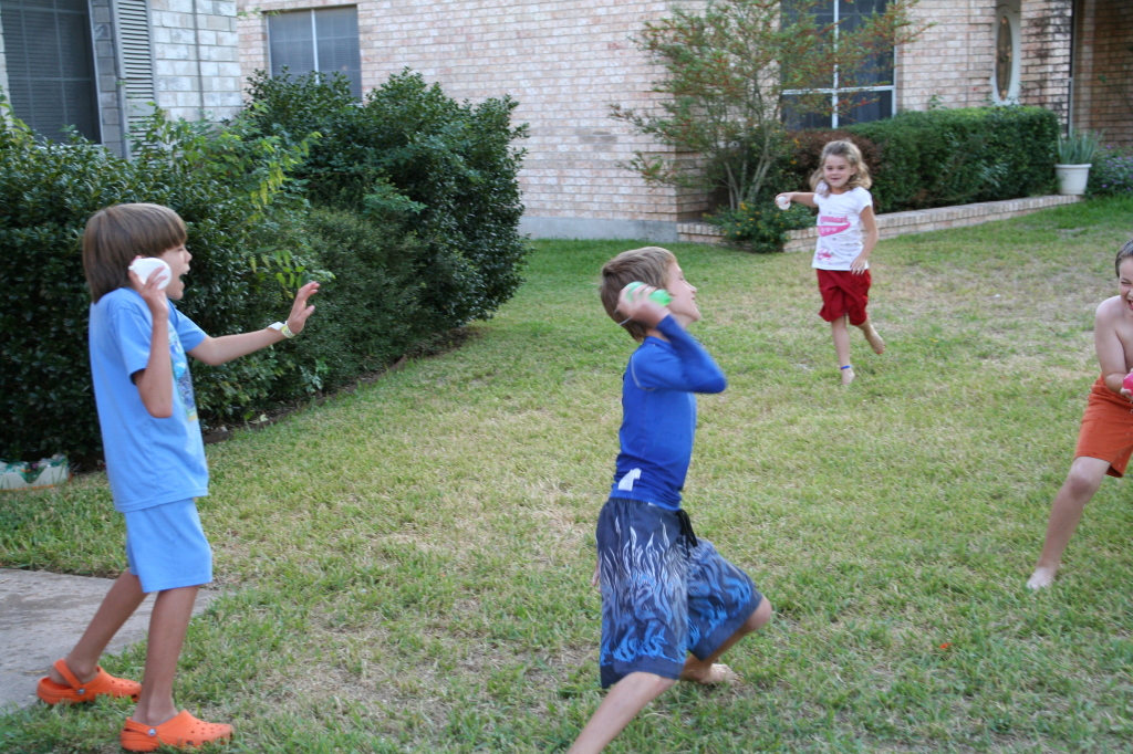 2008-10-10-Chance-9th-Bday-066-waterballoon-fight.JPG