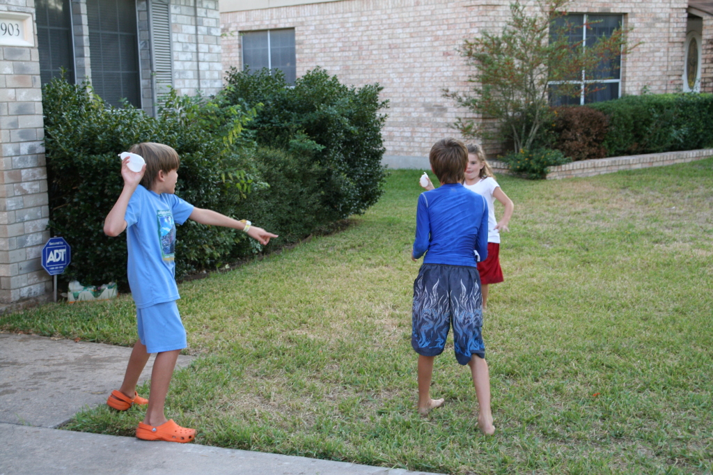 2008-10-10-Chance-9th-Bday-067-waterballoon-fight.JPG