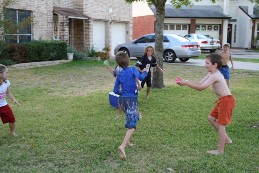2008-10-10-Chance-9th-Bday-069-waterballoon-fight.JPG