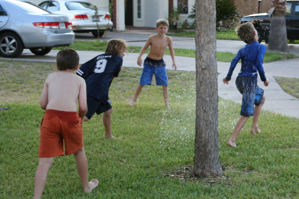 2008-10-10-Chance-9th-Bday-070-waterballoon-fight.jpg