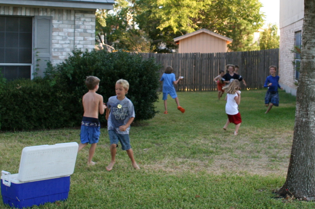 2008-10-10-Chance-9th-Bday-078-waterballoon-fight.jpg
