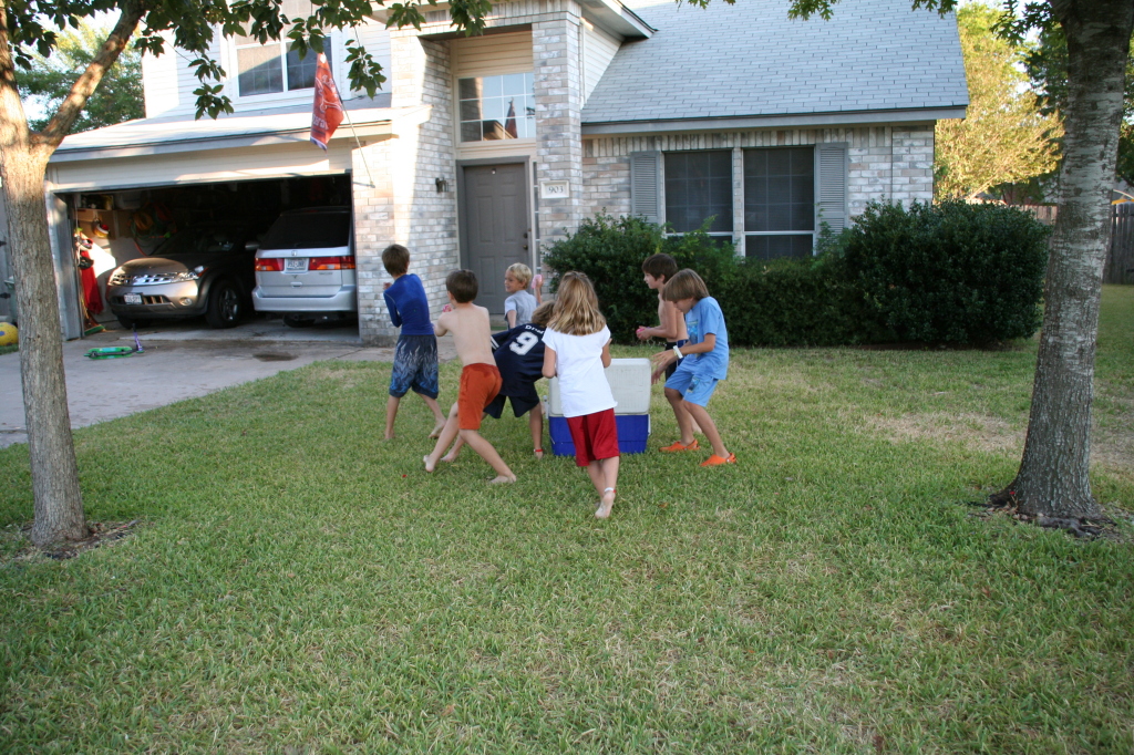 2008-10-10-Chance-9th-Bday-091-waterballoon-fight.JPG
