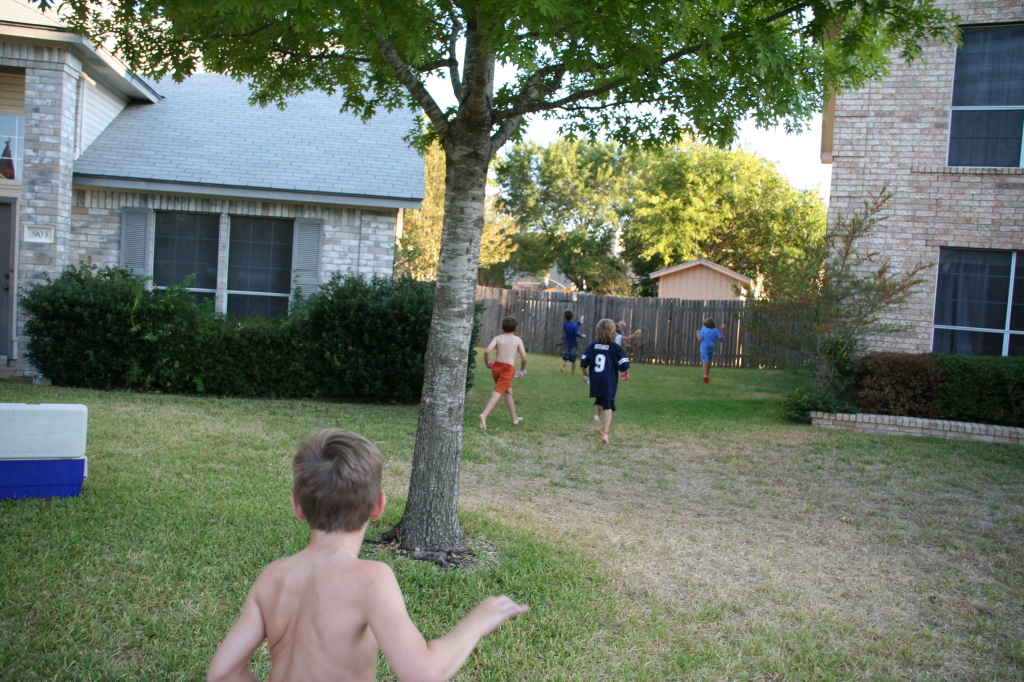 2008-10-10-Chance-9th-Bday-098-waterballoon-fight.JPG