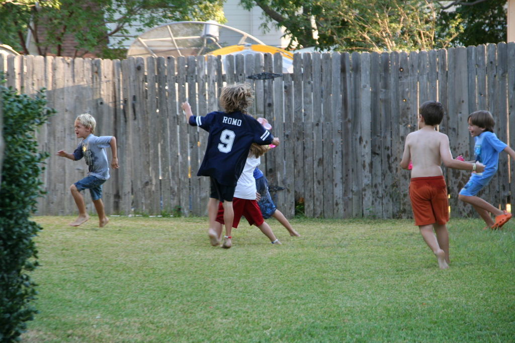 2008-10-10-Chance-9th-Bday-103-waterballoon-fight.JPG