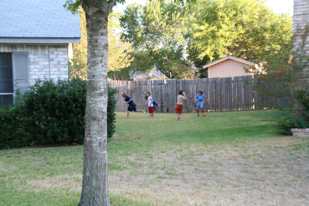2008-10-10-Chance-9th-Bday-105-waterballoon-fight.JPG