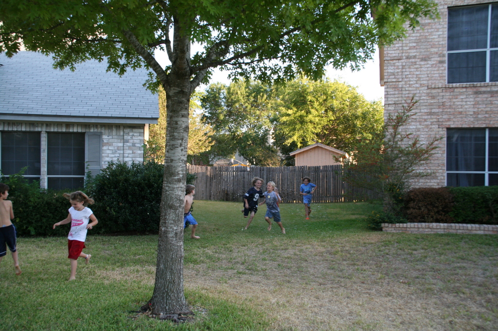2008-10-10-Chance-9th-Bday-107-waterballoon-fight.JPG