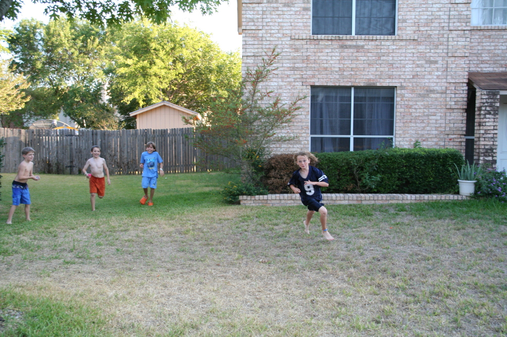 2008-10-10-Chance-9th-Bday-109-waterballoon-fight.JPG
