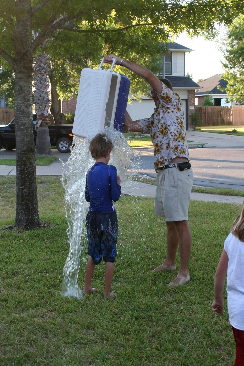 2008-10-10-Chance-9th-Bday-120-waterballoon-fight.JPG