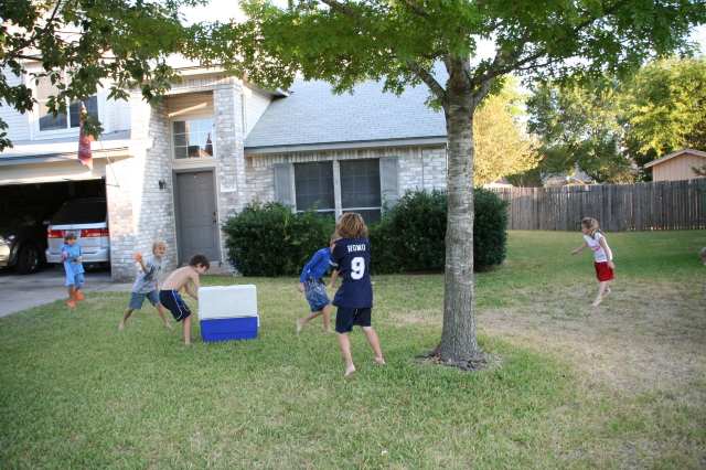 2008-10-10-Chance-9th-Bday-019-waterballoon-fight.JPG