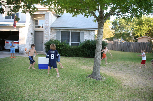 2008-10-10-Chance-9th-Bday-021-waterballoon-fight.JPG