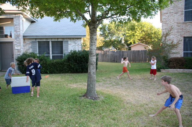 2008-10-10-Chance-9th-Bday-022-waterballoon-fight.JPG
